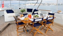 DESIRADE - Aft Breakfast Table